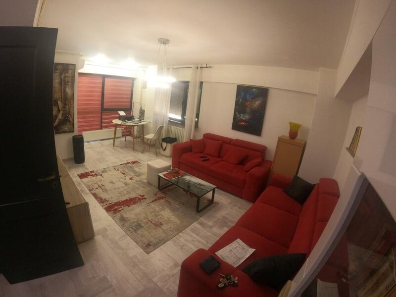 Giurgiu, apartament 4 camere decomandat, zona centrala, T120, reper emblematic.